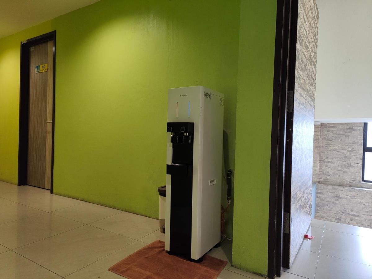 Walk Inn Miri Exterior foto