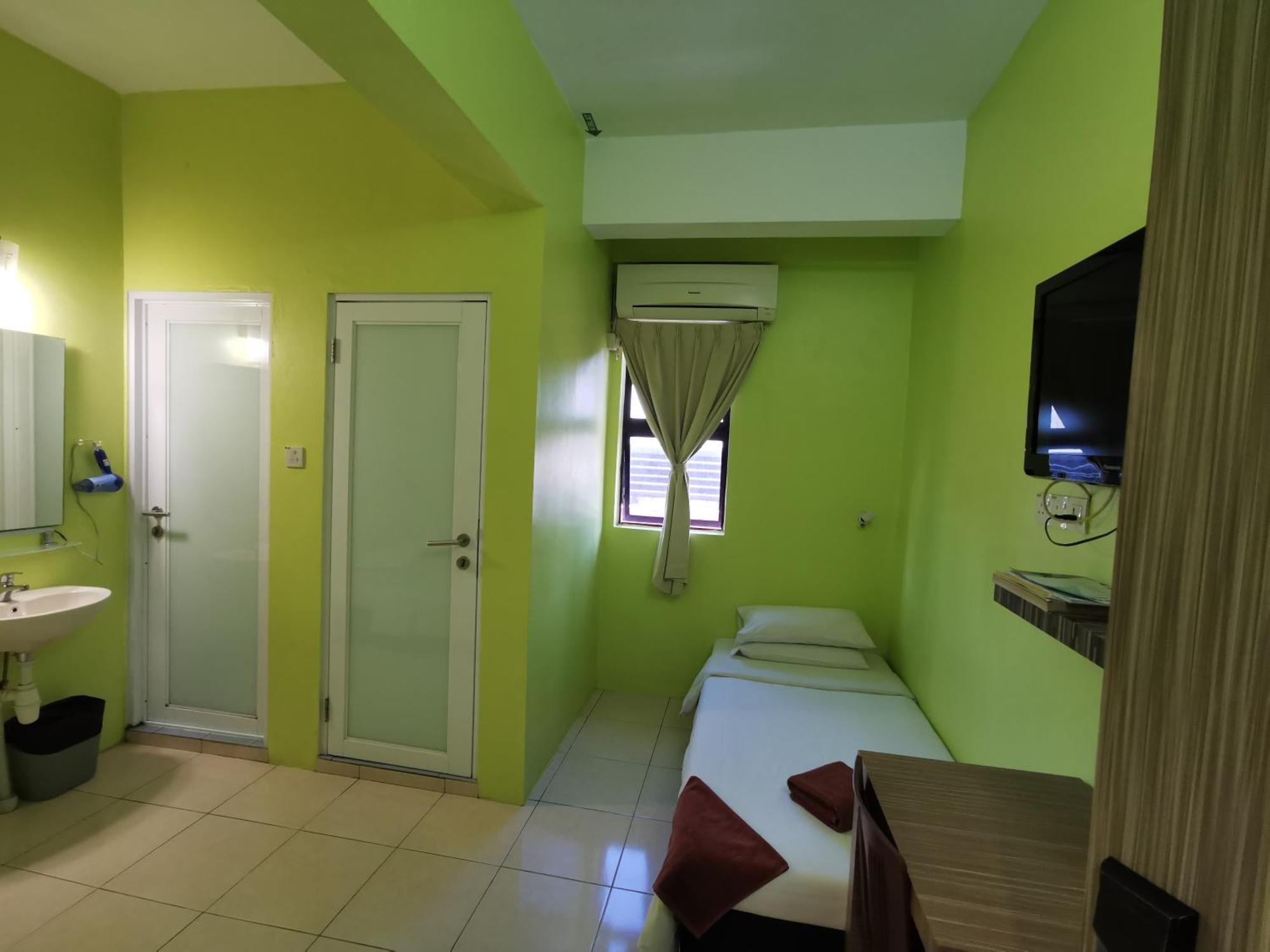Walk Inn Miri Exterior foto