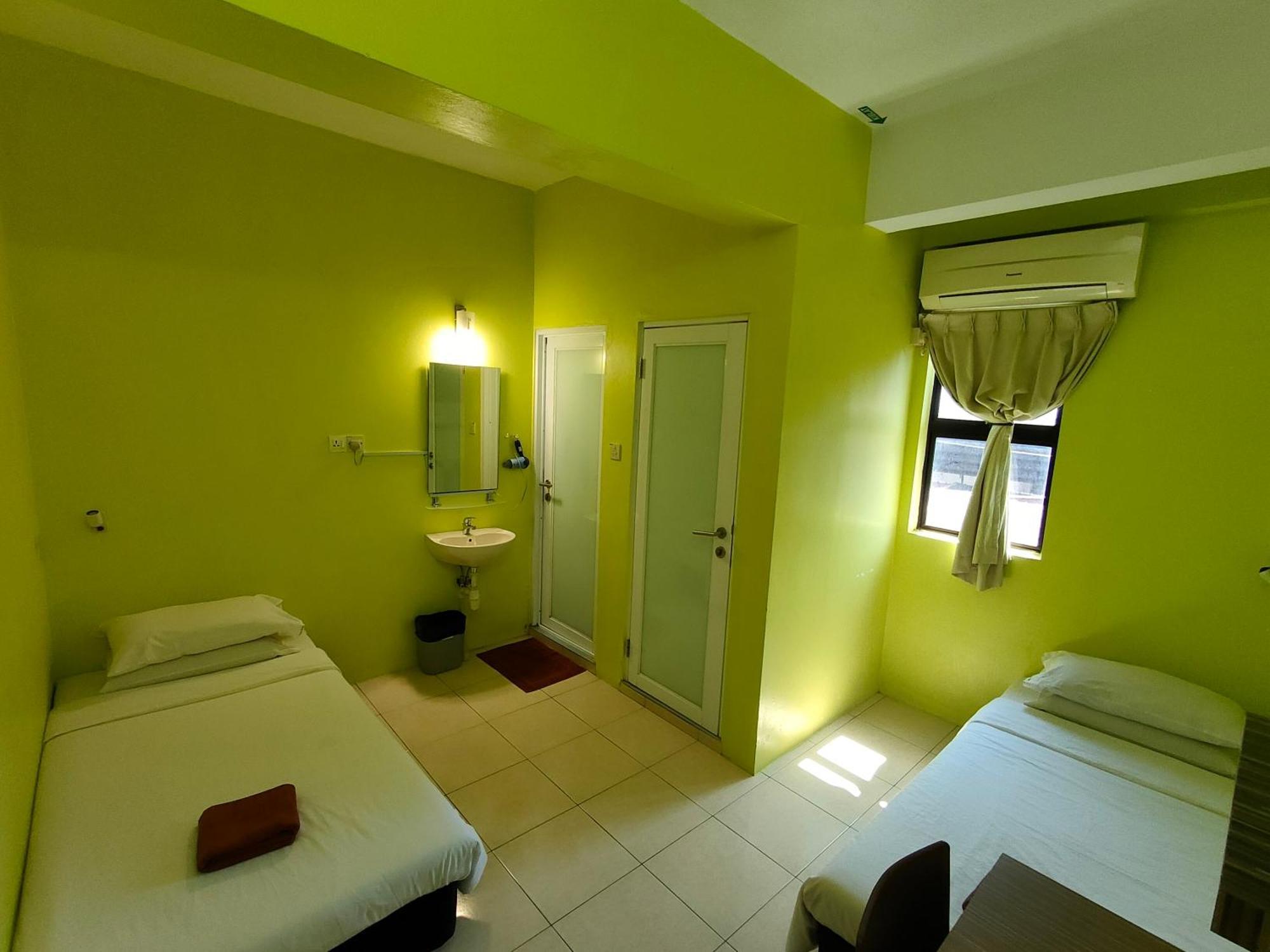 Walk Inn Miri Exterior foto