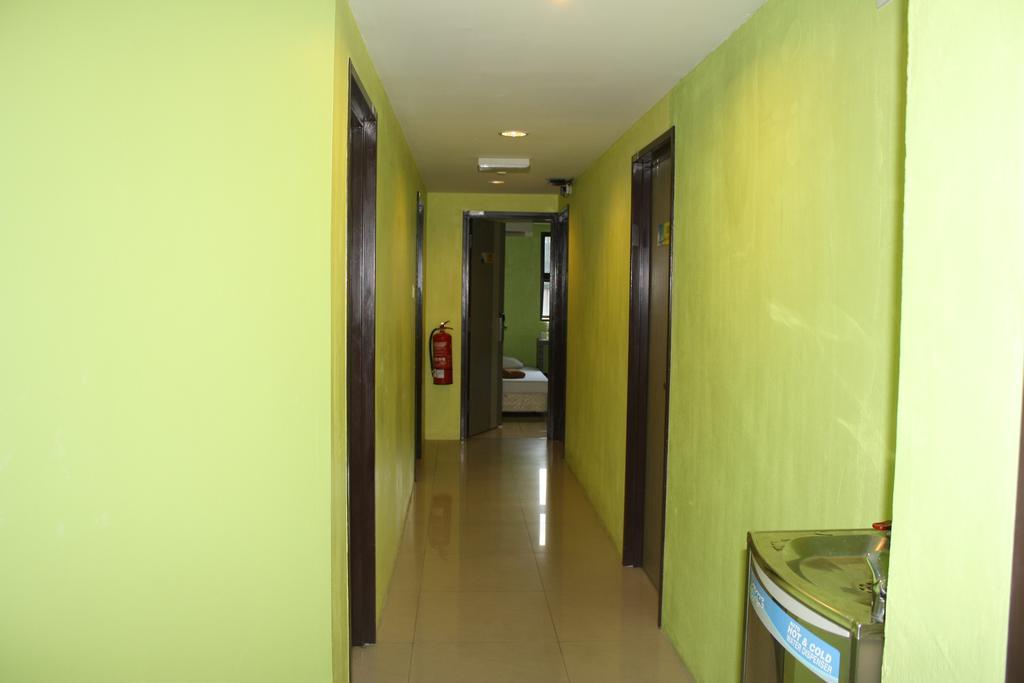 Walk Inn Miri Exterior foto