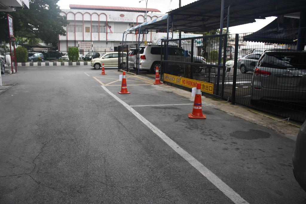 Walk Inn Miri Exterior foto