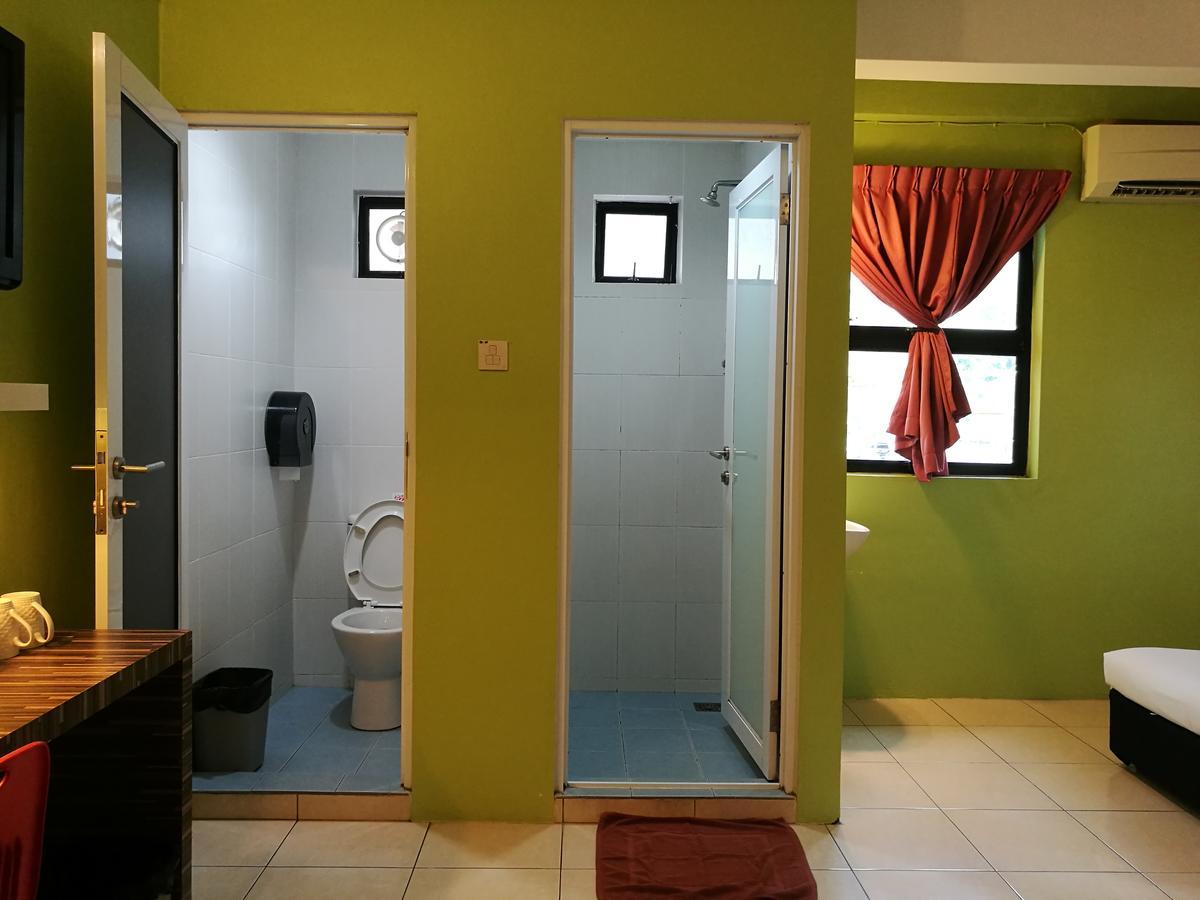 Walk Inn Miri Exterior foto