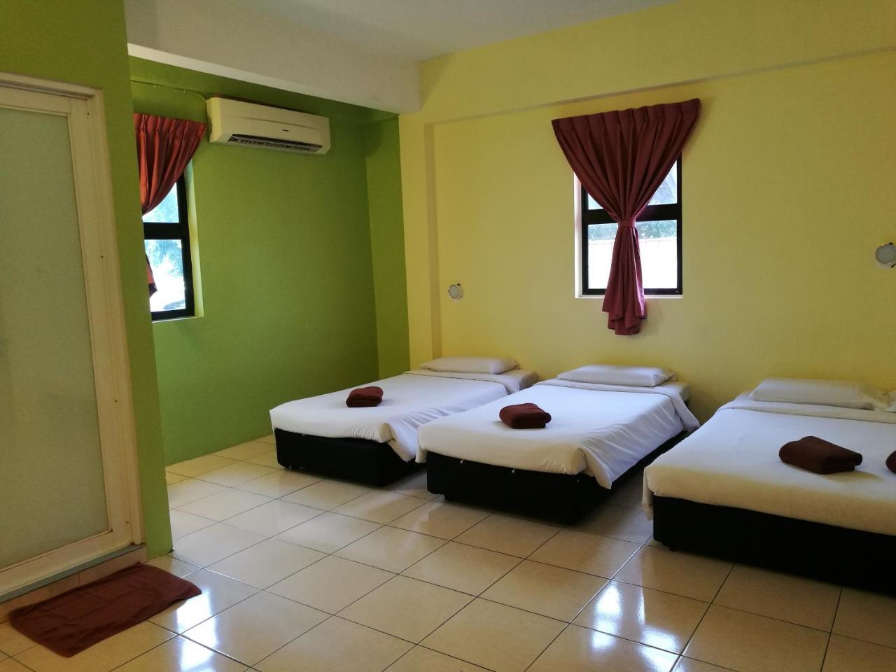 Walk Inn Miri Exterior foto